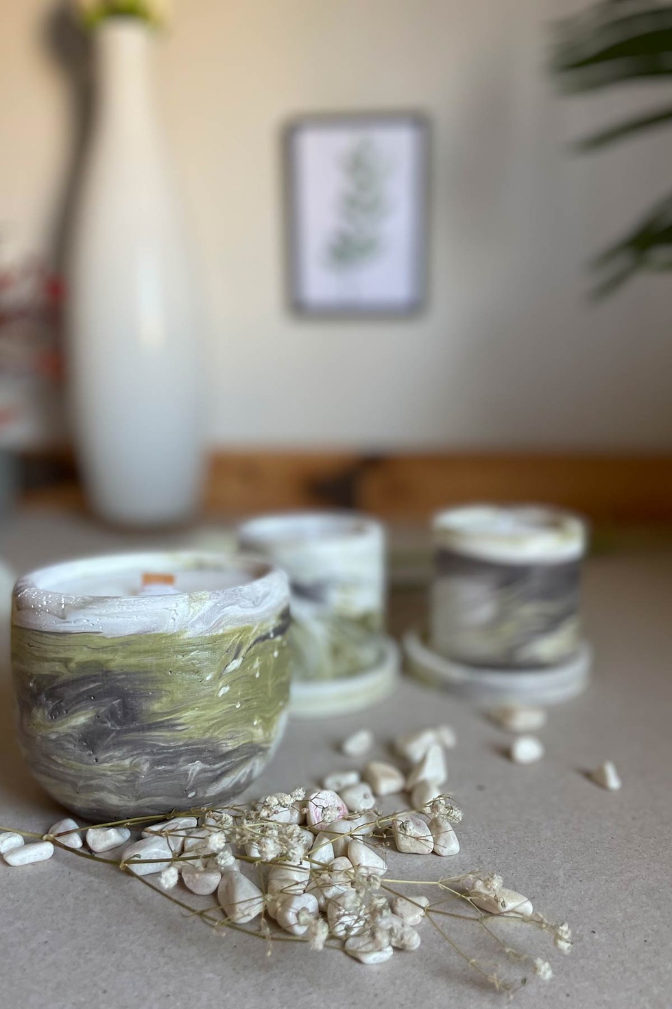Batik Desenli Beton Kapta Sandal Ağacı Kokulu Vegan Mum