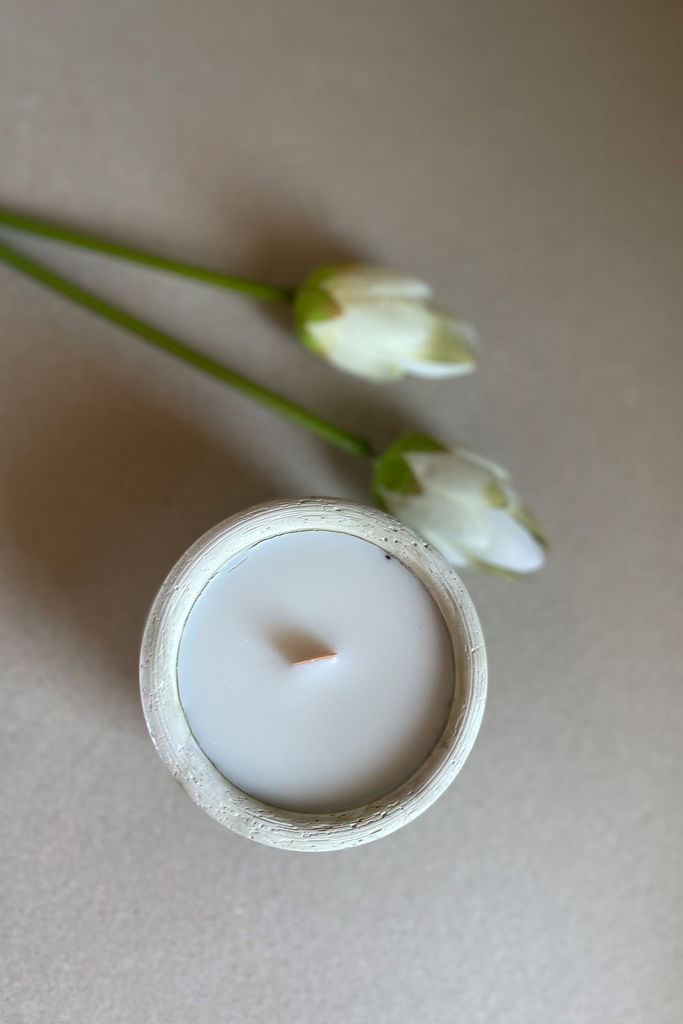 Ebru Desenli Beton Kapta %100 Vegan Sandal Ağacı Kokulu Mum