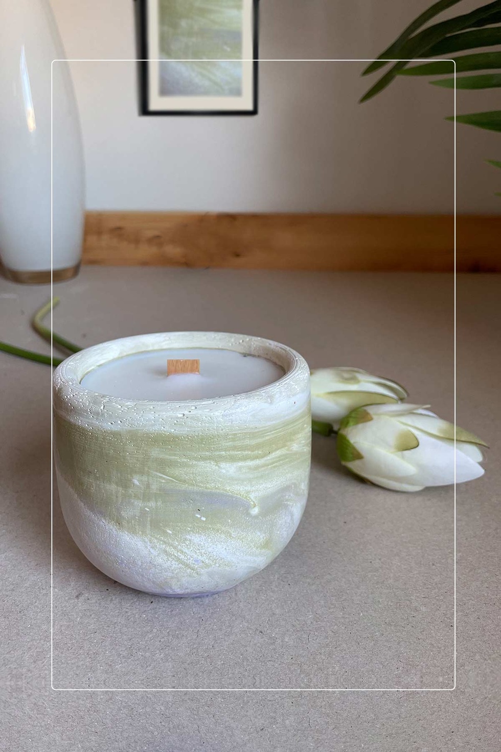 Ebru Desenli Beton Kapta %100 Vegan Sandal Ağacı Kokulu Mum