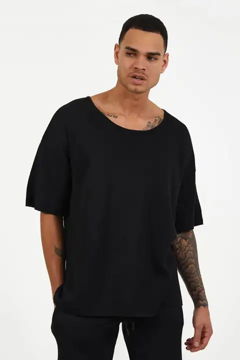 Siyah Kısa Kollu Geniş Yaka Oversize Basic Tişört