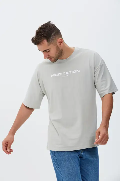 Gri Meditation Baskılı Oversize Tişört