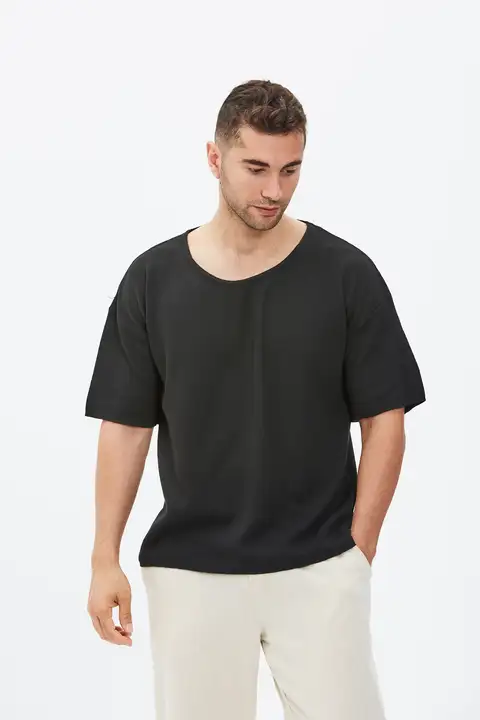 Siyah Kısa Kollu Geniş Yaka Oversize Basic Tişört