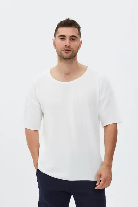 Beyaz Kısa Kollu Geniş Yaka Oversize Basic Tişört