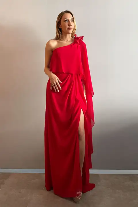Kırmızı Tek Omzu Açık Yırtmaçlı Şifon Elbise